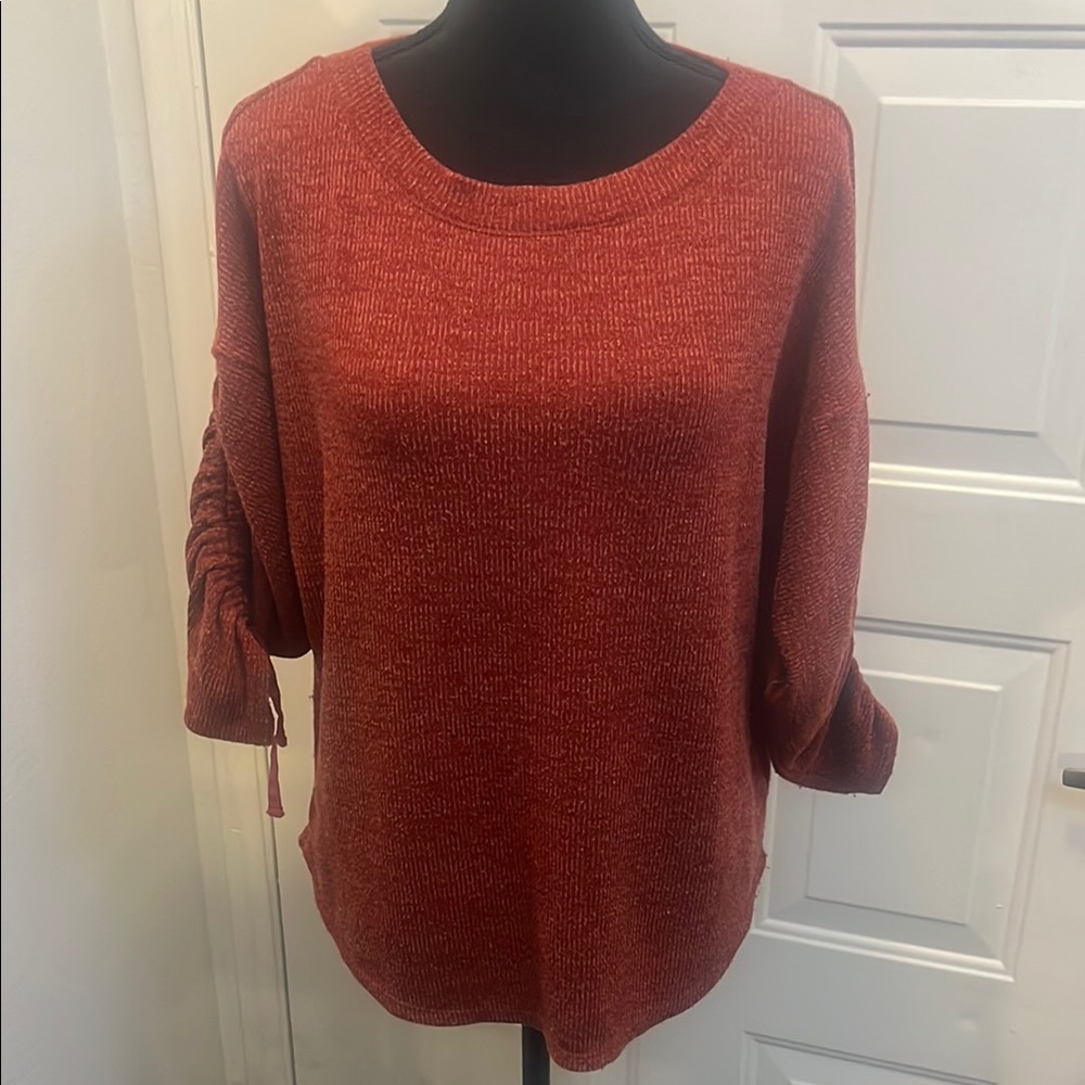 Max Studios Rust colored 3/4 sleeve Sweater